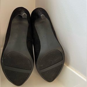 Black suede with patent leather trim Lauren Conrad pumps.